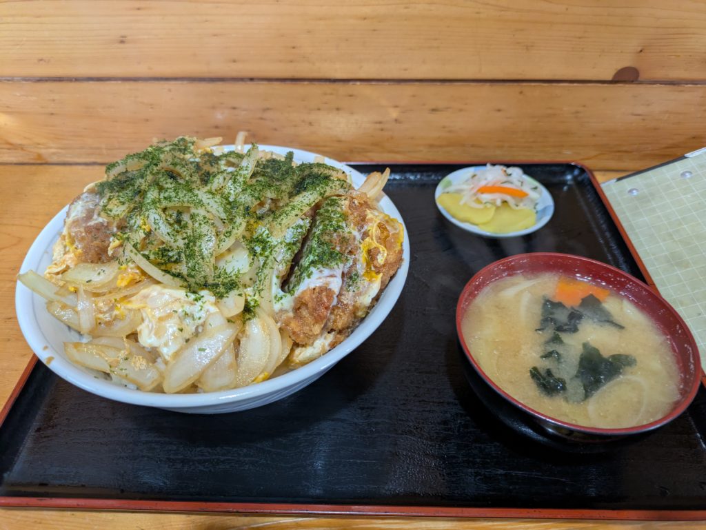 カツ丼 デカ盛り